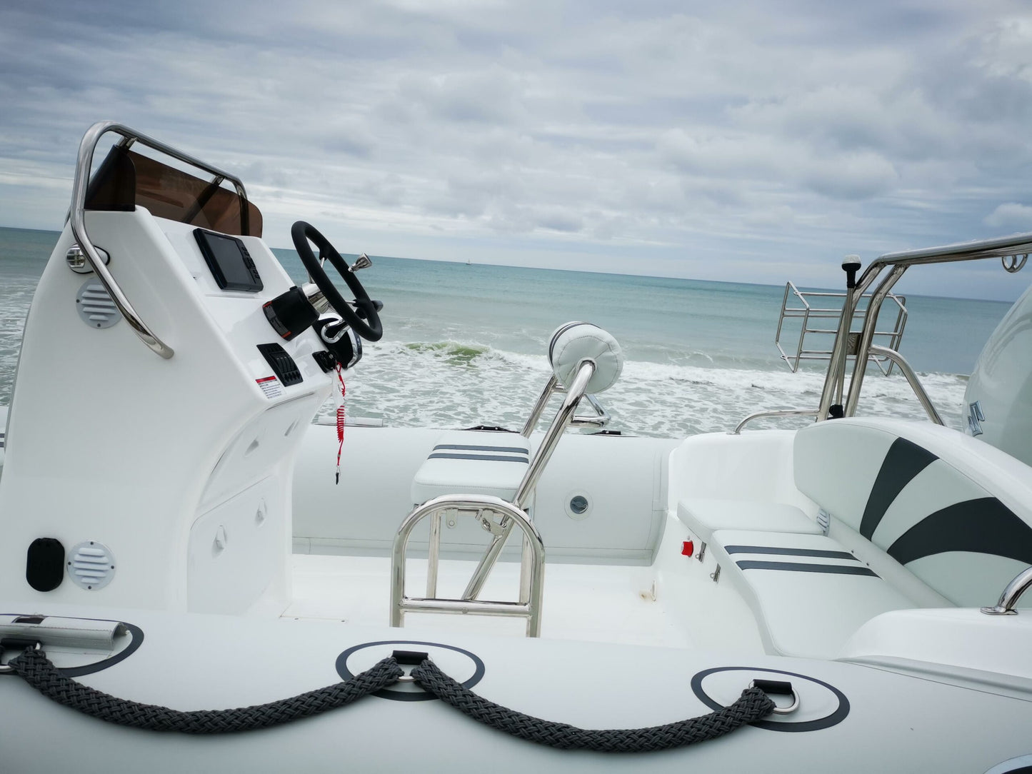 NEW INFANTA 5.8 WITH A 2022 COOL WHITE DRIVE-BY-WIRE 140HP SUZUKI