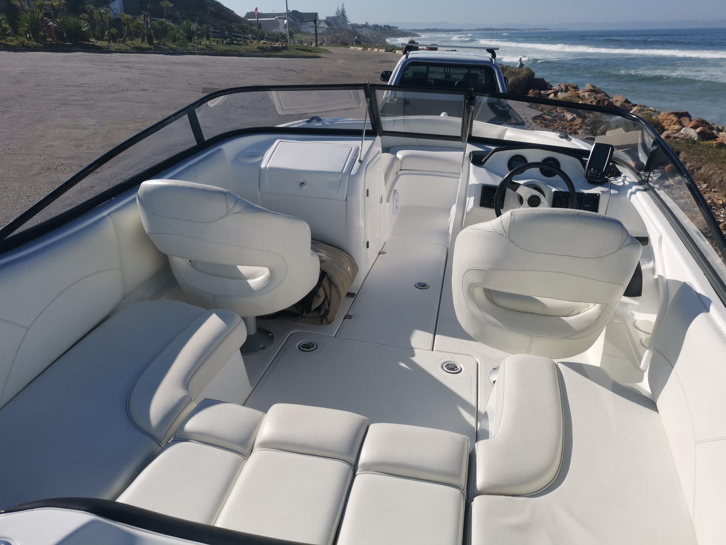 Mistique 580 with 200hp Yamaha 4-stroke