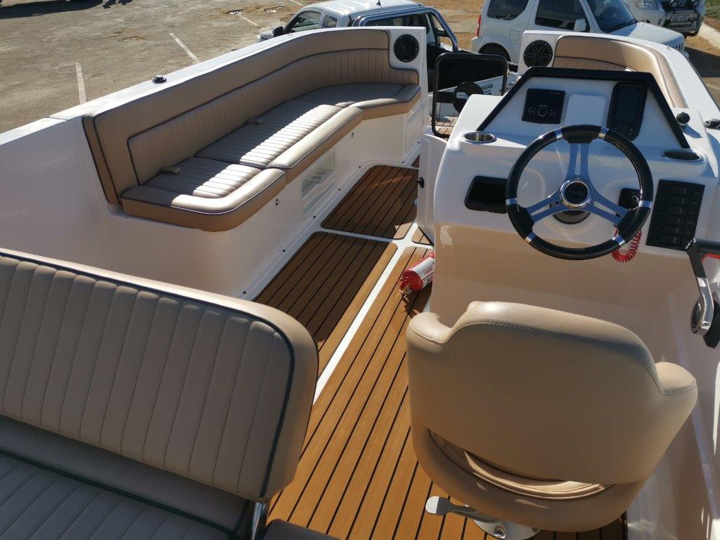 Spitfire 6250 with Nebular Black 140hp Suzuki