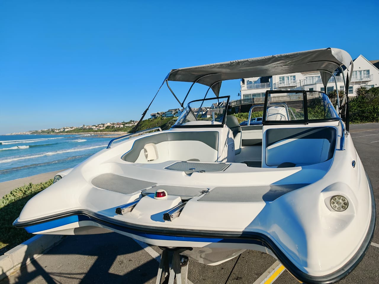 2019 Sunsport 2050 with 200hp Mercury 4-stroke