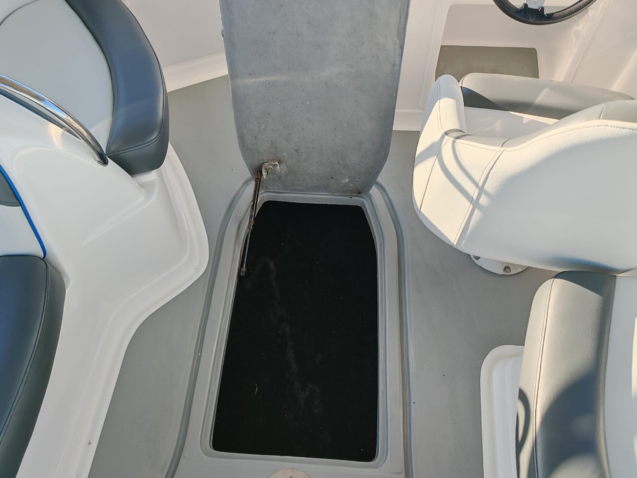 2019 Sunsport 2050 with 200hp Mercury 4-stroke