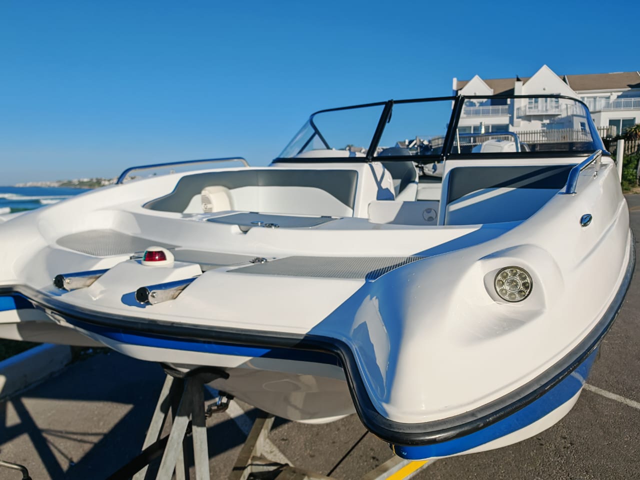 2019 Sunsport 2050 with 200hp Mercury 4-stroke