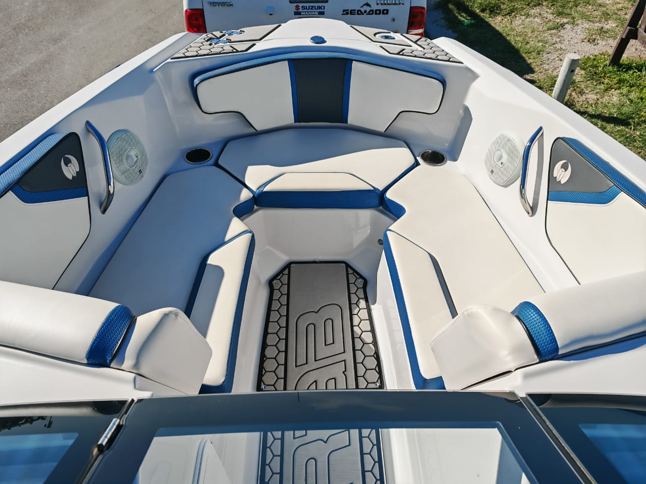 2018 Scarab 215