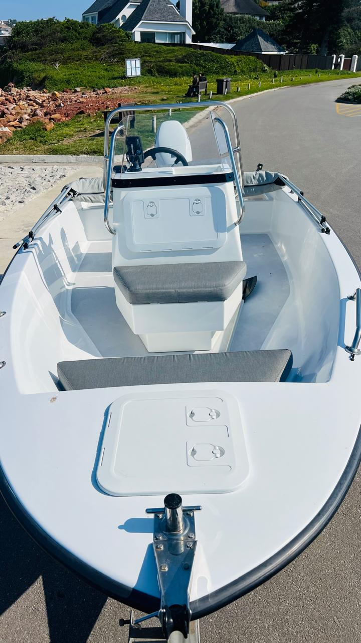 Fusion 15 boat spacious deck and versatile layout