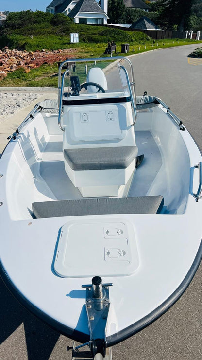 Fusion 15 boat spacious deck and versatile layout