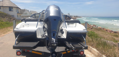 Panache 1950LX with 200hp Yamaha | Garmin & Audio
