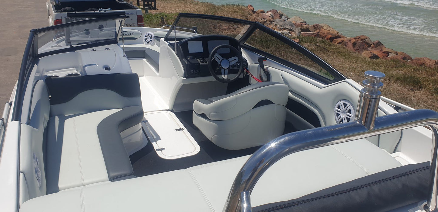 Panache 1950LX with 200hp Yamaha | Garmin & Audio