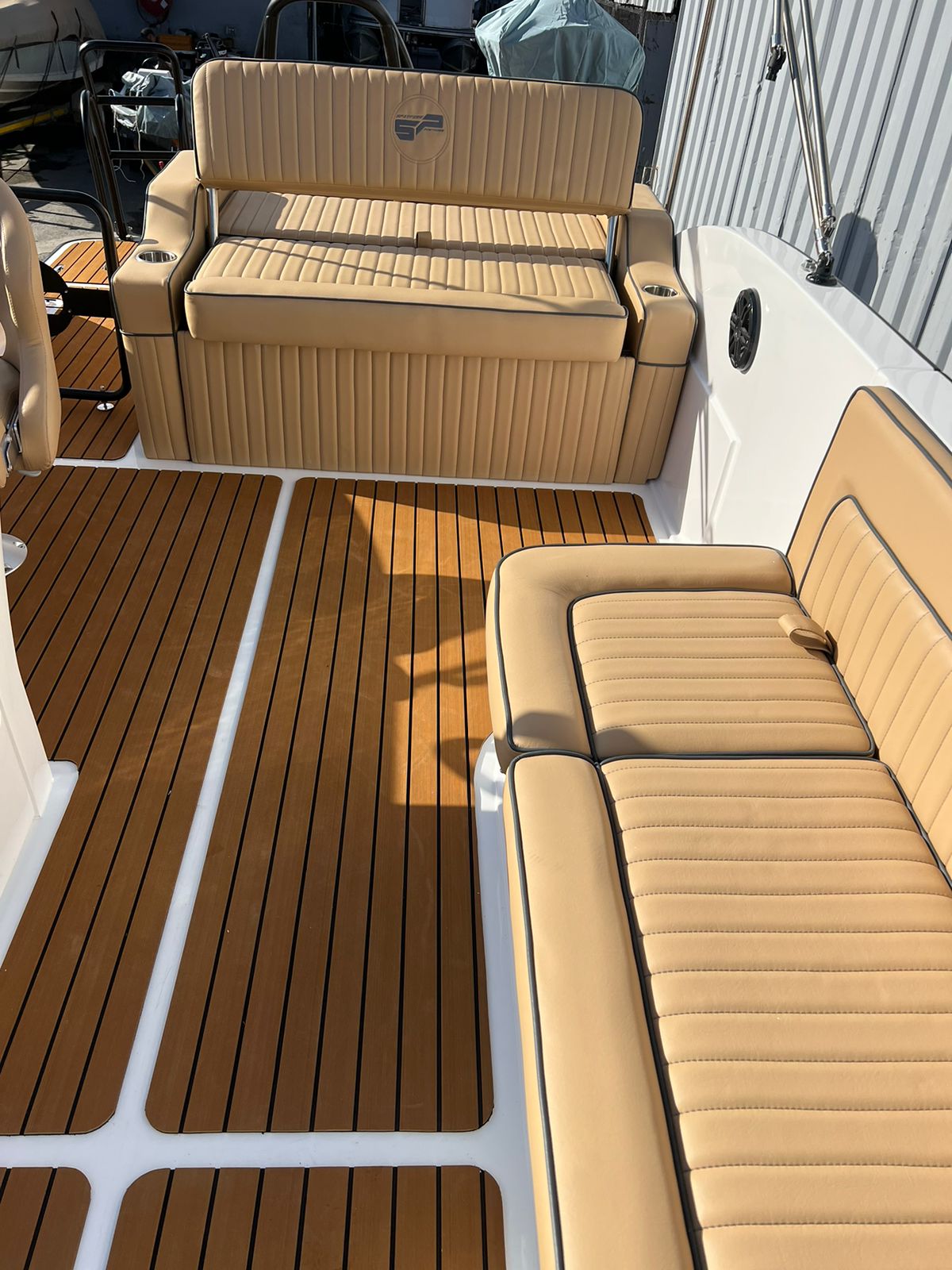 Spitfire 6250 pontoon boat Seat layout 1
