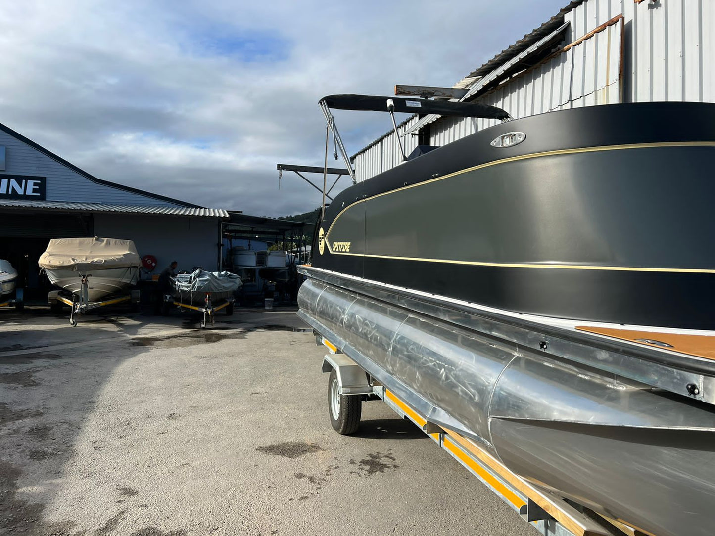 Spitfire 6250 pontoon boat Side view 