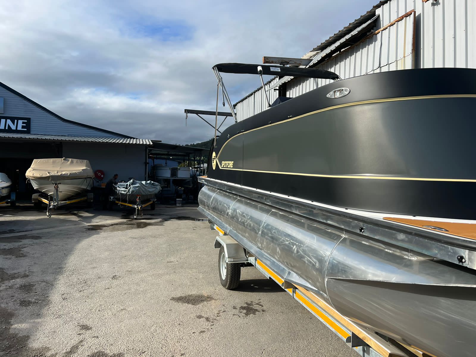 Spitfire 6250 pontoon boat Side view 