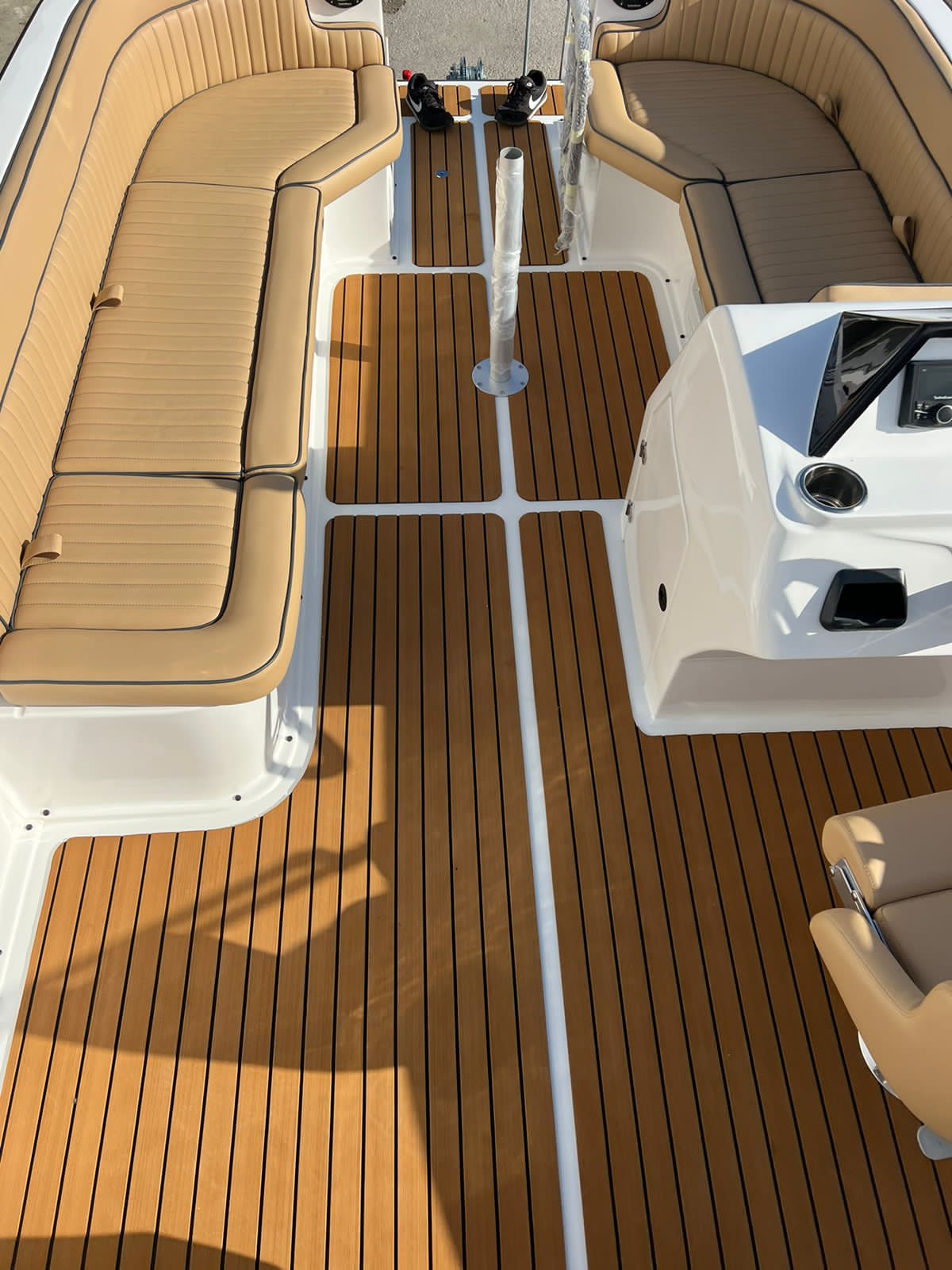 Luxury seating layout on Spitfire 6250 pontoon boat