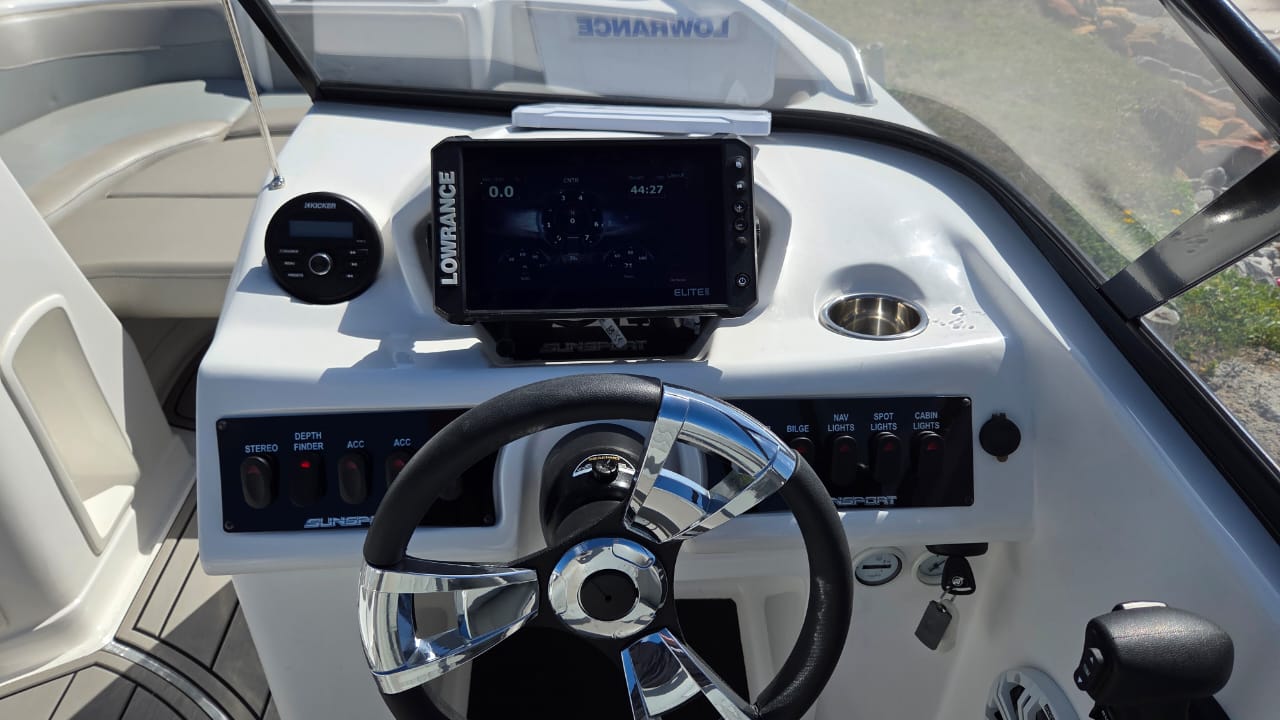 Sunsport 2050 with 225hp Mercury