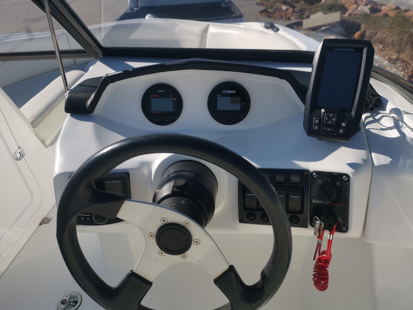 Mistique 580 with 200hp Yamaha 4-stroke