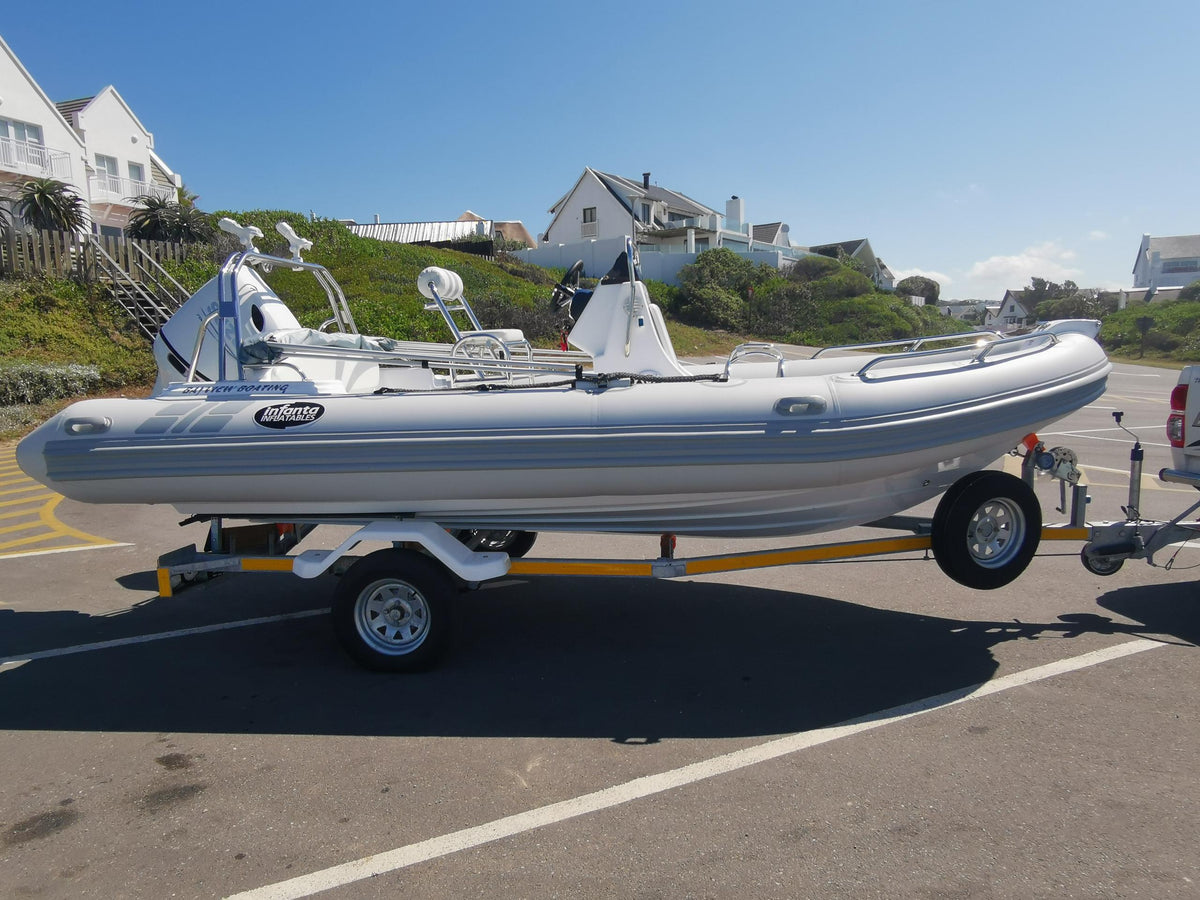 Infanta 5.2 LRi boat for sale with Suzuki 140HP outboard engine in immaculate condition
