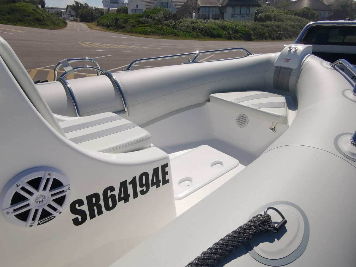 Infanta 5.2 LRi boat for sale with Suzuki 140HP outboard engine in immaculate condition