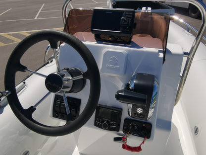 Infanta 5.2 LRi boat for sale with Suzuki 140HP outboard engine in immaculate condition