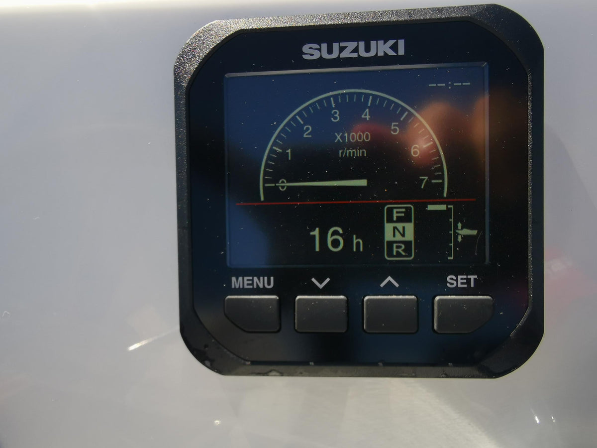 Infanta 5.2 LRi boat for sale with Suzuki 140HP outboard engine in immaculate condition