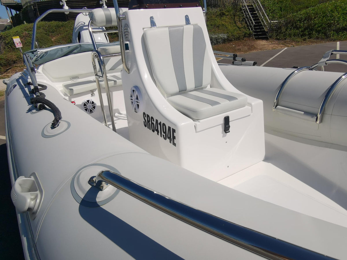 Infanta 5.2 LRi boat for sale with Suzuki 140HP outboard engine in immaculate condition