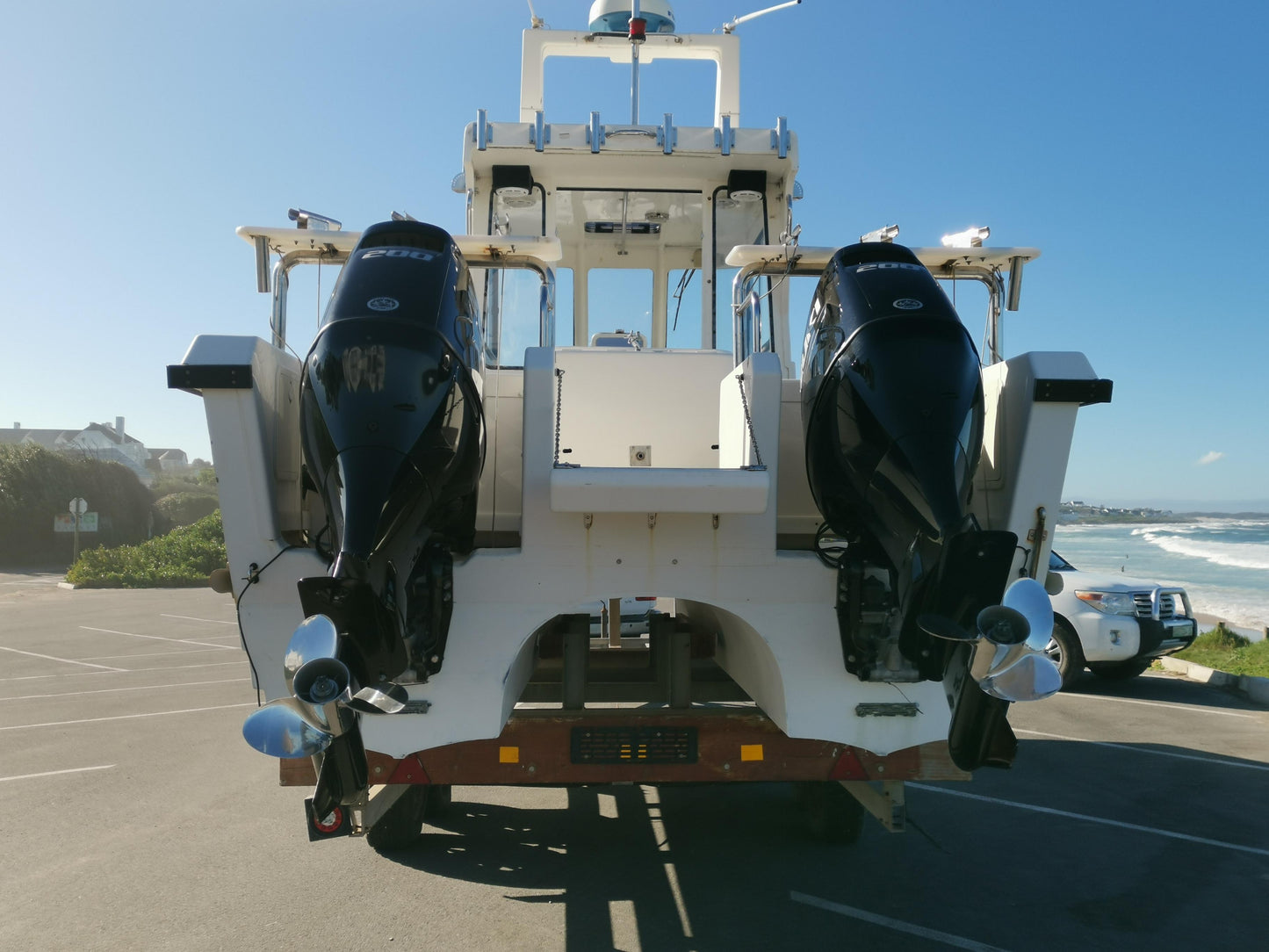 Gecat 28 with 2 x 200Hp Suzuki