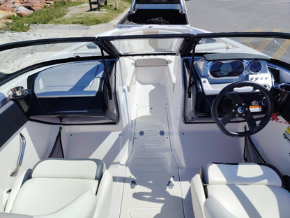 Scarab 215 HO – 500HP Jet Boat