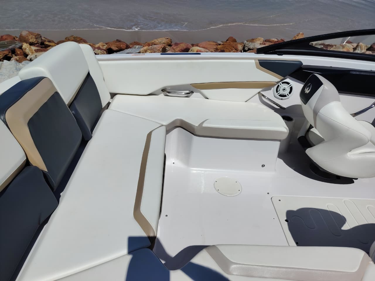 Scarab 215 HO – 500HP Jet Boat