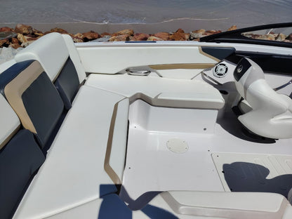 Scarab 215 HO – 500HP Jet Boat