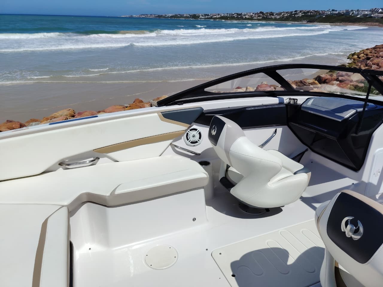 Scarab 215 HO – 500HP Jet Boat