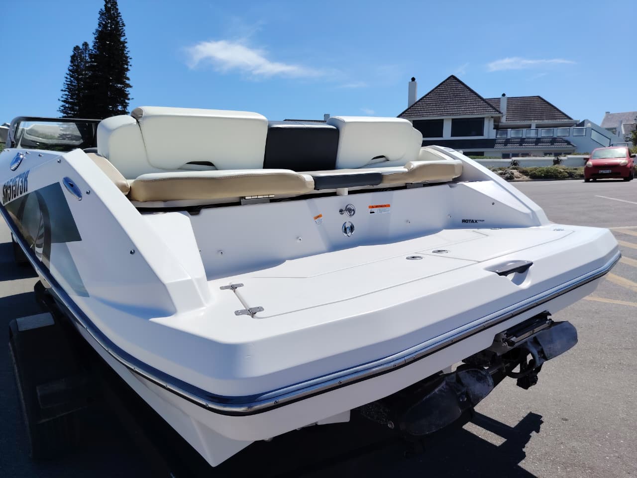 Scarab 215 HO – 500HP Jet Boat