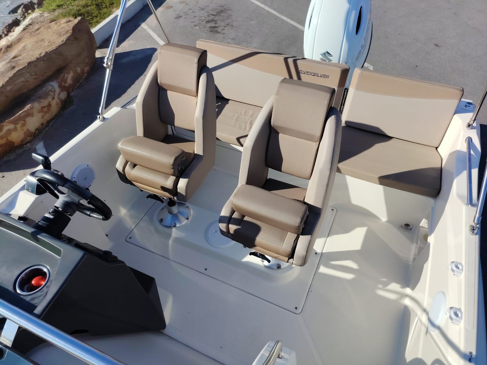 Quicksilver Sundeck 605 boat with Suzuki 200HP 4-stroke for sale