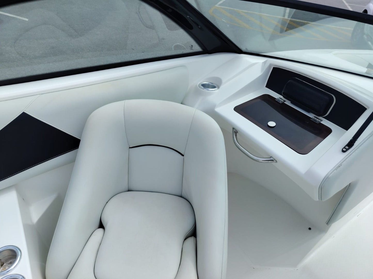 Sensation 22SX deck space and passenger comfort