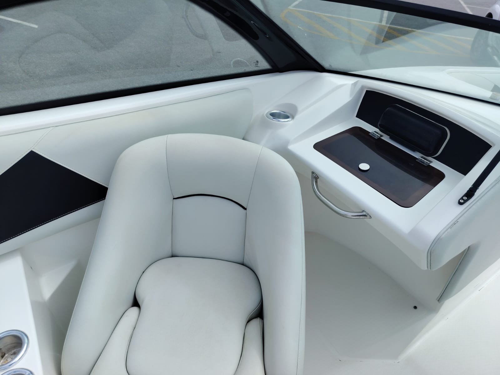 Sensation 22SX deck space and passenger comfort