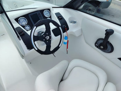 Sensation 22SX cockpit layout and seating arrangement