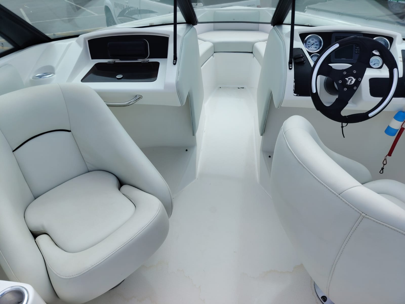 Sensation 22SX family boat seating capacity and layout
