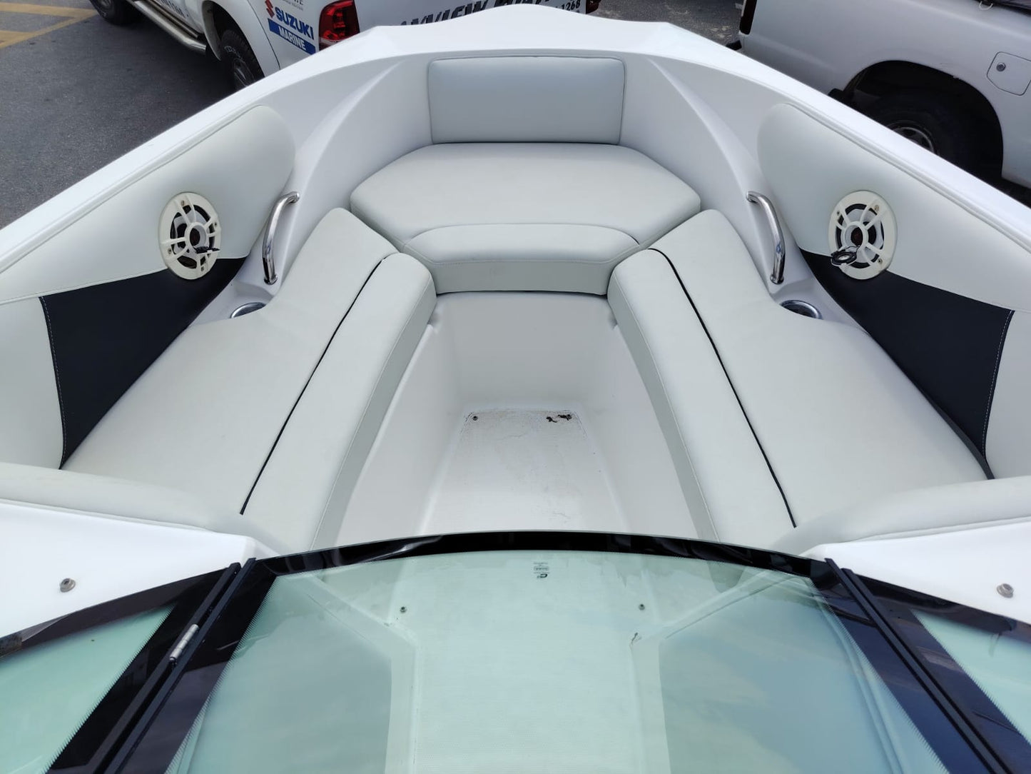 Sensation 22SX bow seating area with cushions