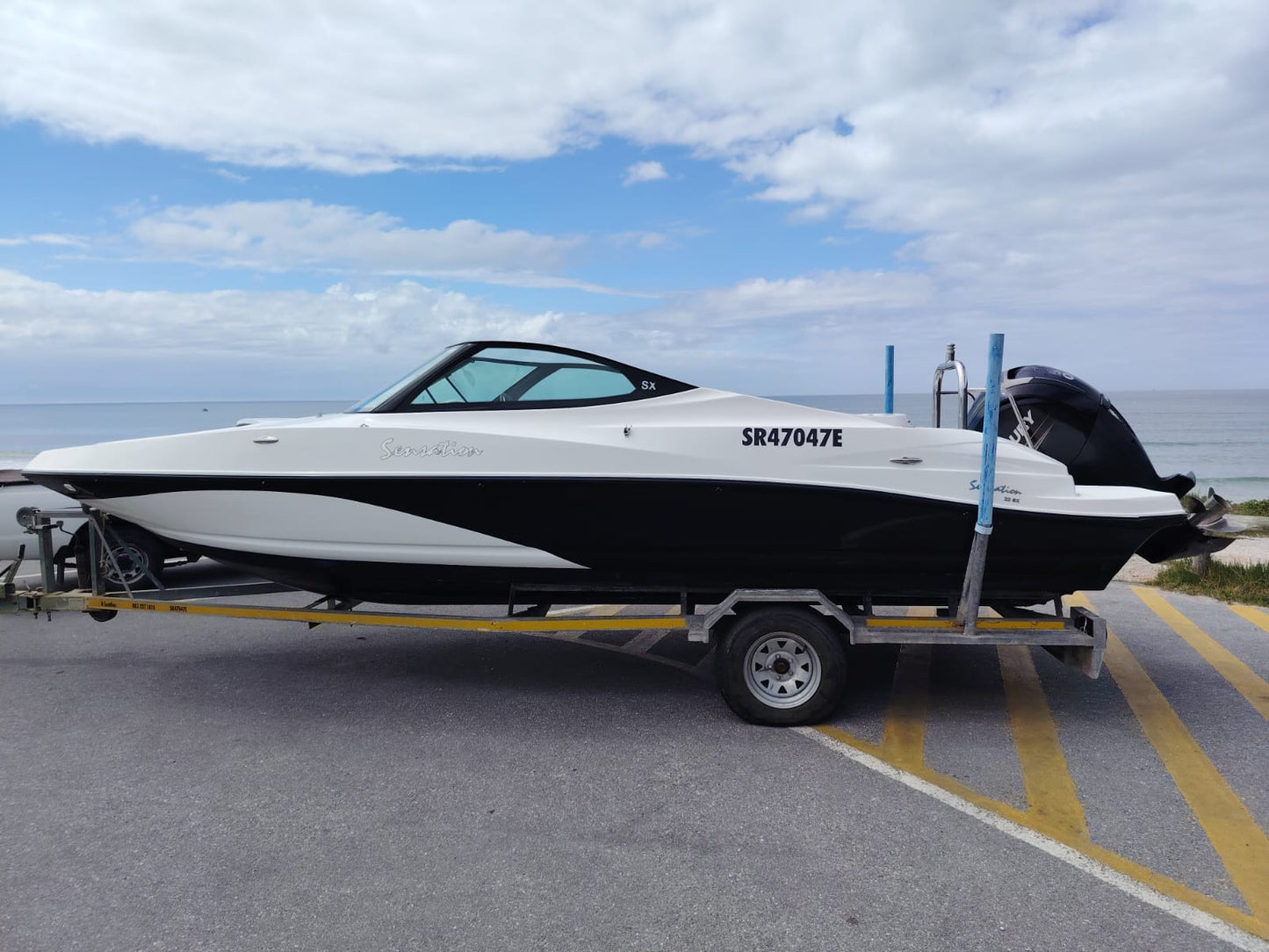 Sensation 22SX bowrider with Mercury 150HP engine side view
