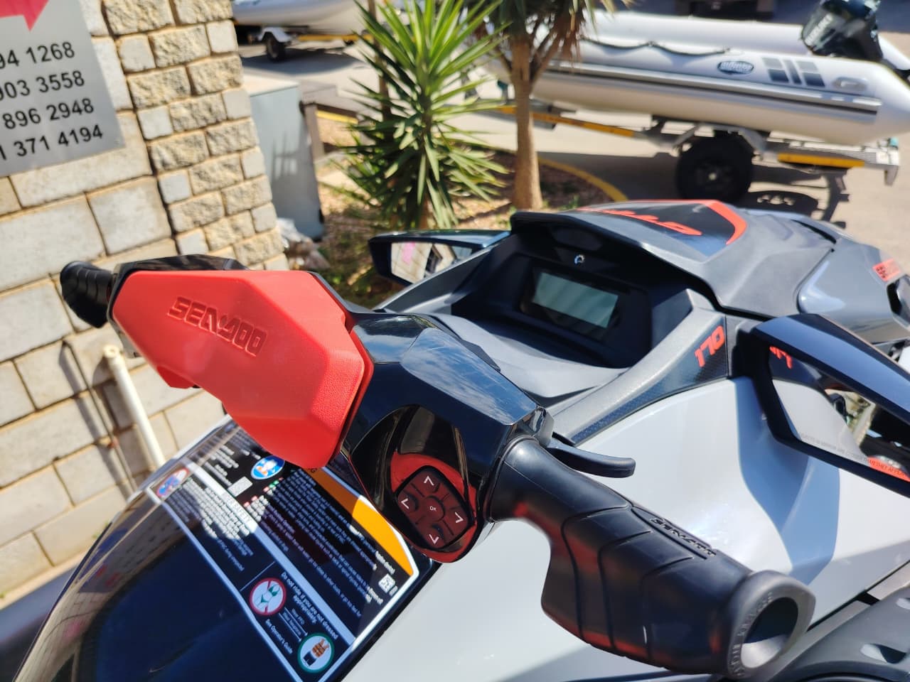 sea-doo-gti-170-audio-system-dashboard2.jpg