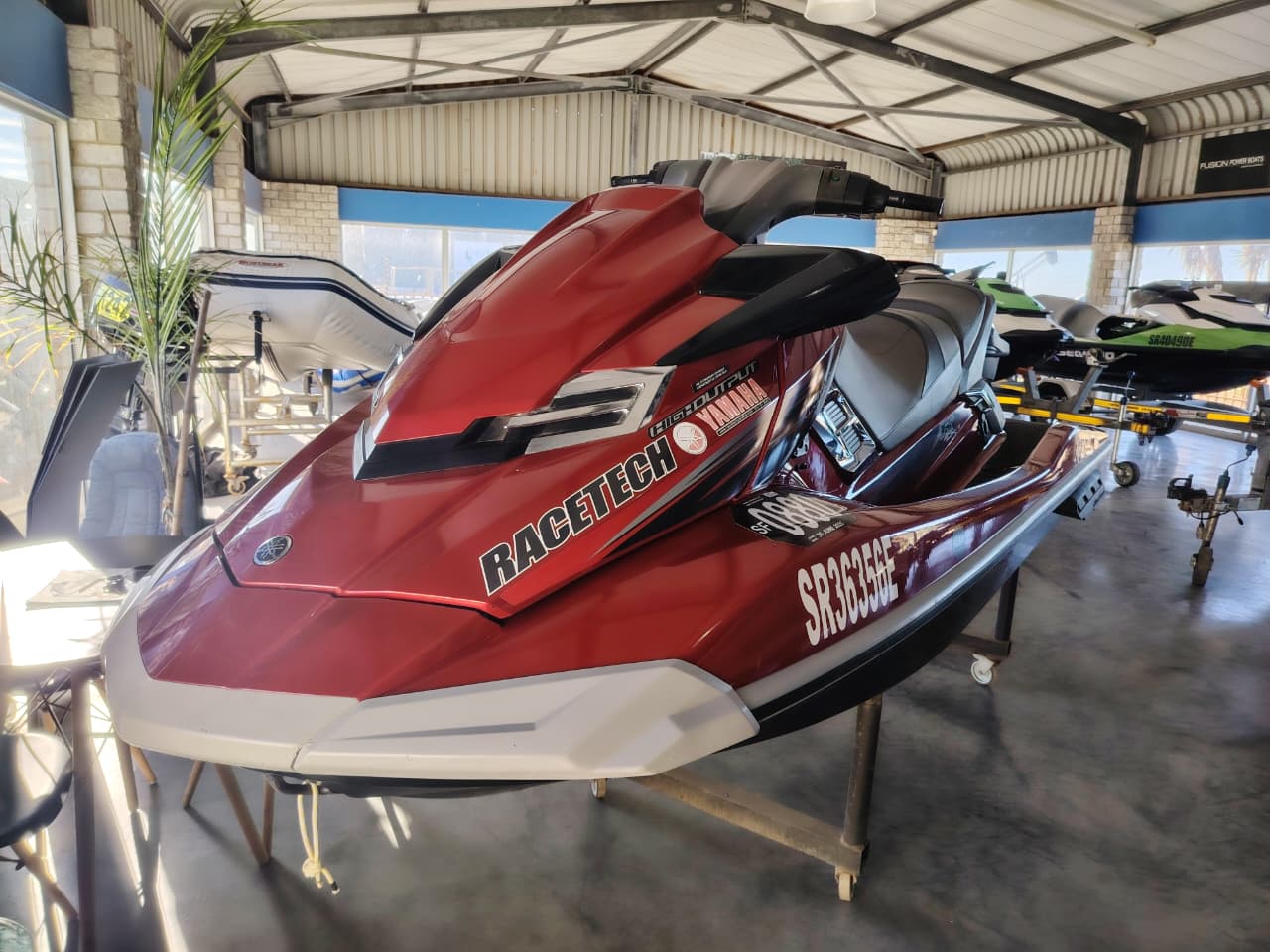 Yamaha FX Cruiser 2013 jetski on water performance ride