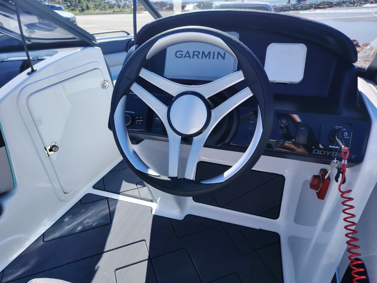 Odyssey 595 boat with Suzuki 200HP outboard  controls 4