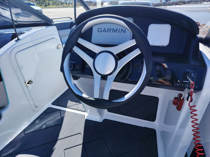 Odyssey 595 boat with Suzuki 200HP outboard  controls 4