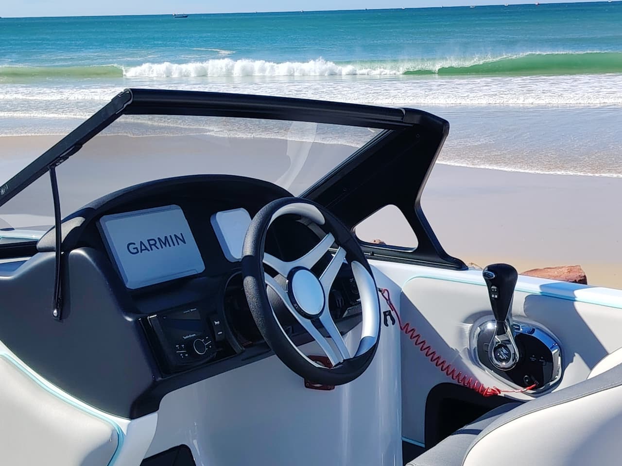 Odyssey 595 boat with Suzuki 200HP outboard  controls