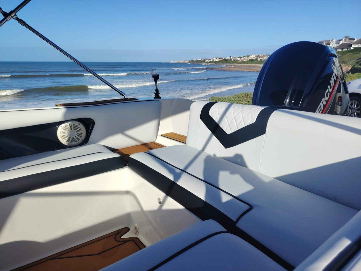 Mercury 115HP 4-stroke powered bowrider boat