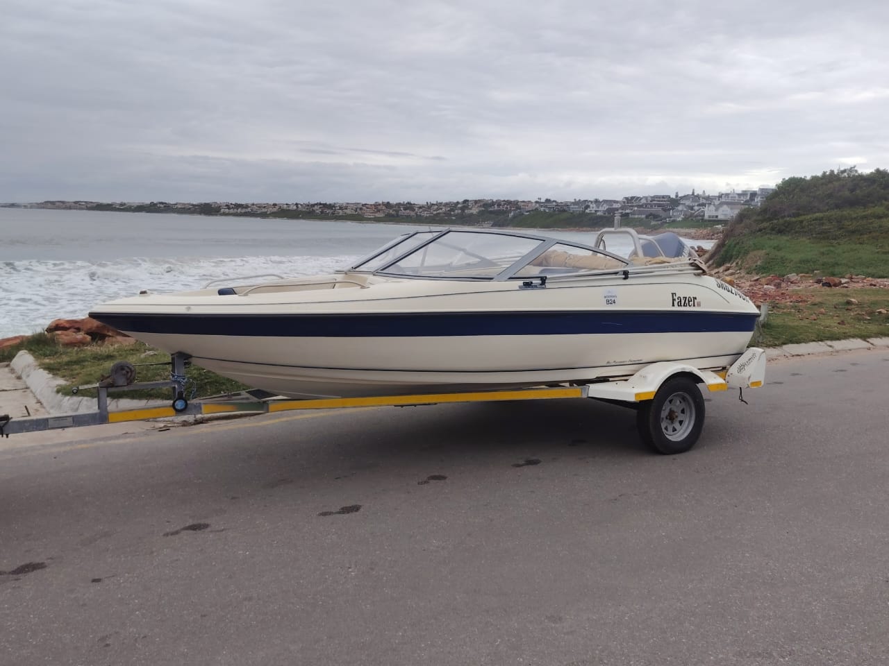 Fazer ski boat with Yamaha 115HP outboard on trailer3
