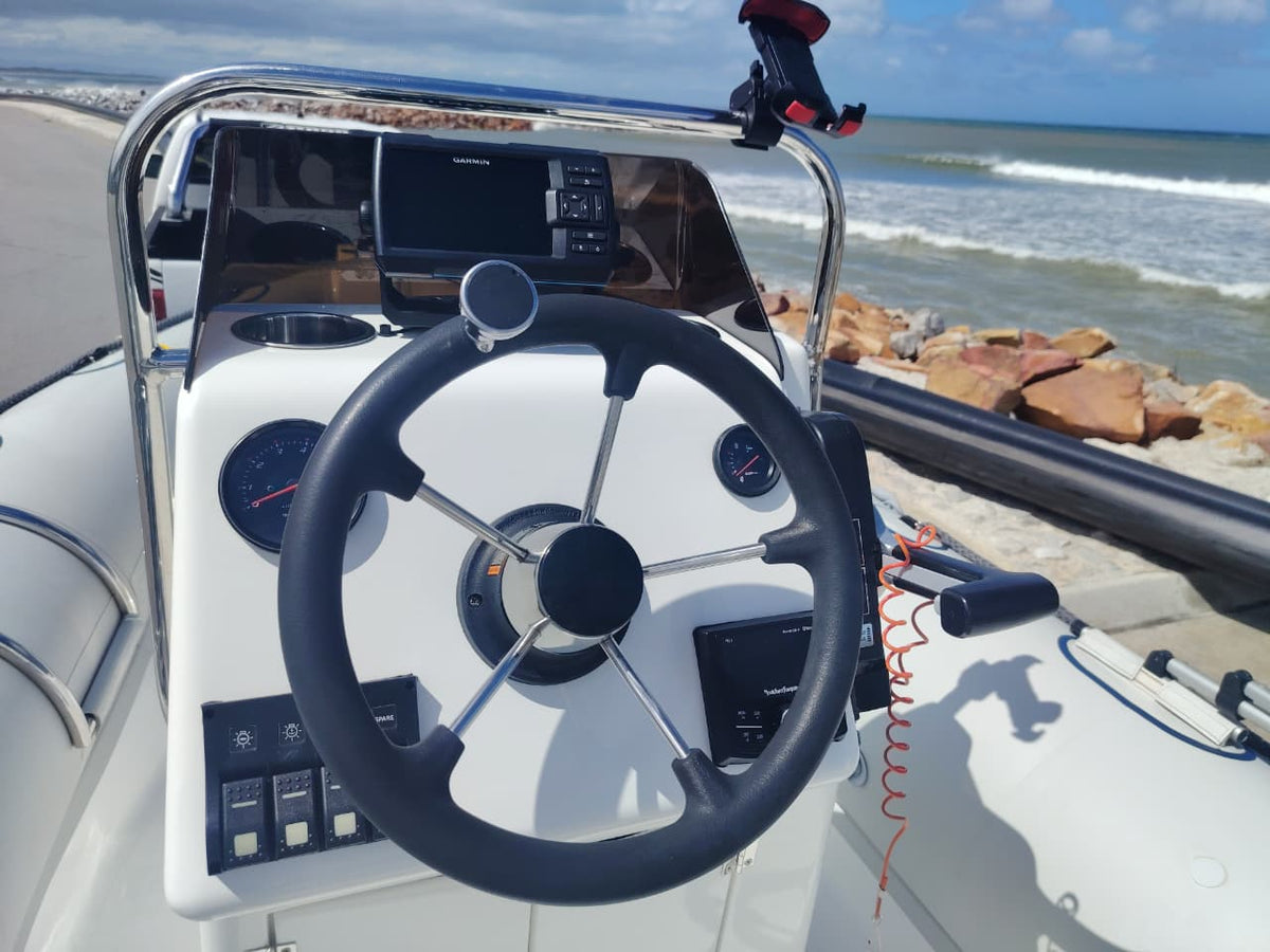 Infanta 5.2 standing console with Garmin fish finder