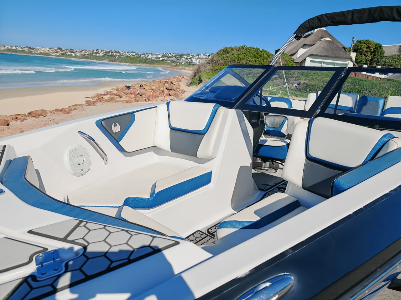 2018 Scarab 215