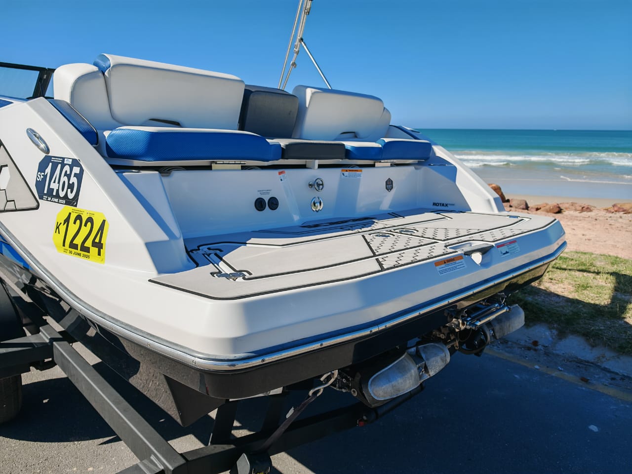 2018 Scarab 215